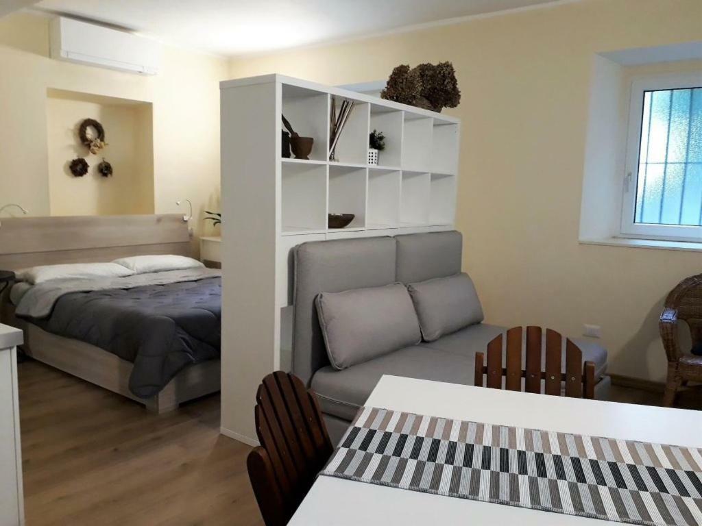 Quiet And Charming Apartment In The Centre With Air Conditioned Côme Esterno foto