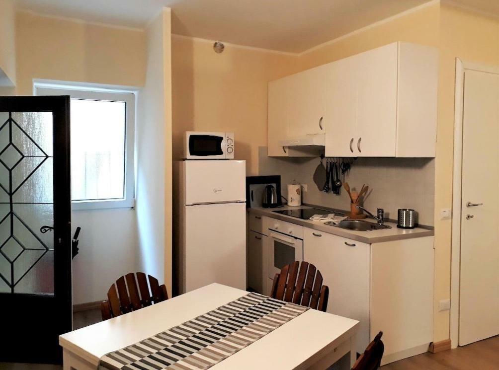 Quiet And Charming Apartment In The Centre With Air Conditioned Côme Esterno foto